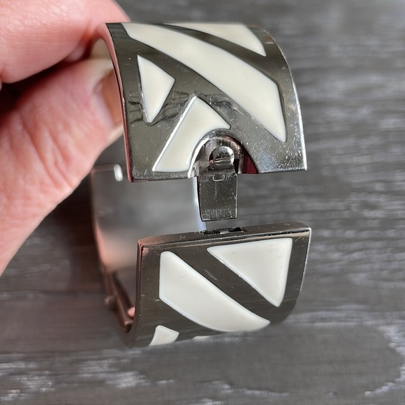 Anne Klein Off White & silver bracelet watch. - Picture 3 of 7